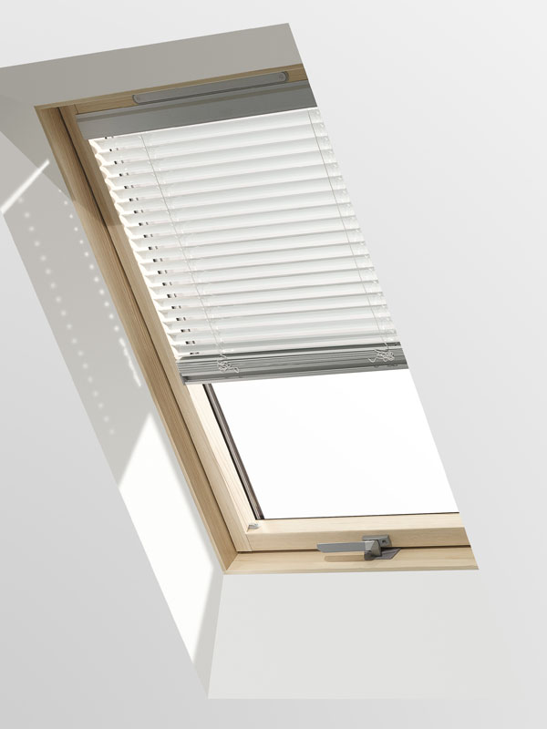 PAR_4388_Roof-Window-Blind-Dakea-Multifit-Venetian-1